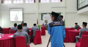 Tim DKV sedang meliput dan menyiarkan acara Pembinaan Kepala Madrasah dan Launching PPDB JPTT Madrasah se-DIY