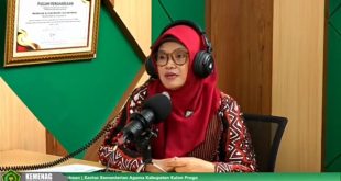Hartiningsih, M.Pd., Kepala MAN 2 Kulon Progo, disamping sebagai penanggung jawab Tim Publikasi, juga menjadi sumber berita