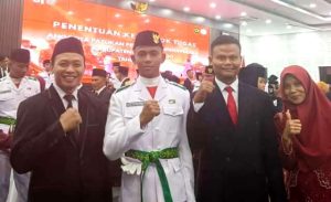 Hanan Bersama Siamri, S.Sn dan Ayah Bunda